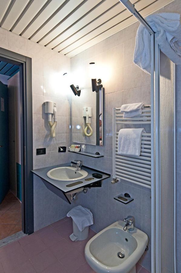Hotel Prestige Лидо-ди-Камайоре Номер фото